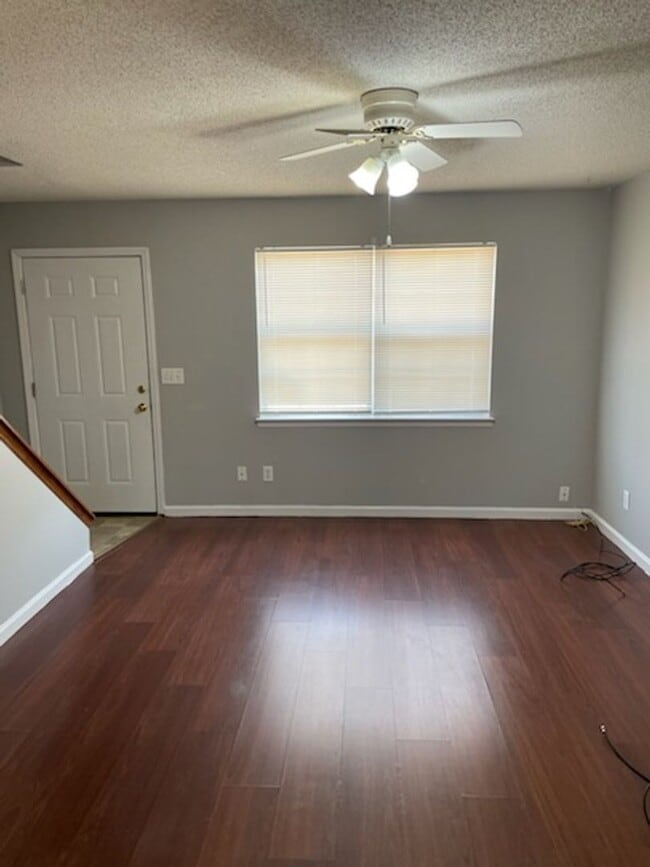 Photo - MOUSE CREEK RD 5725/5727 Unit 5725