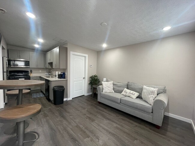 Photo - 1335 W 69th St Unit 2