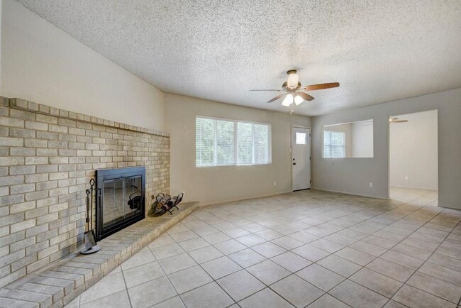 Photo - 202 Cloudview Dr