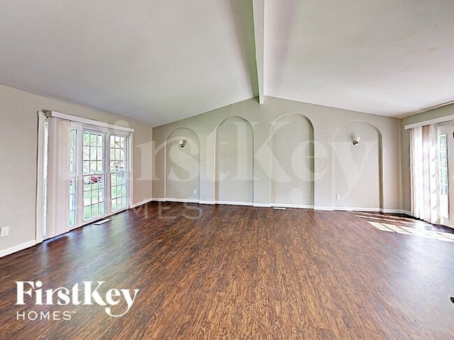 Photo - 8 Deerpath Dr