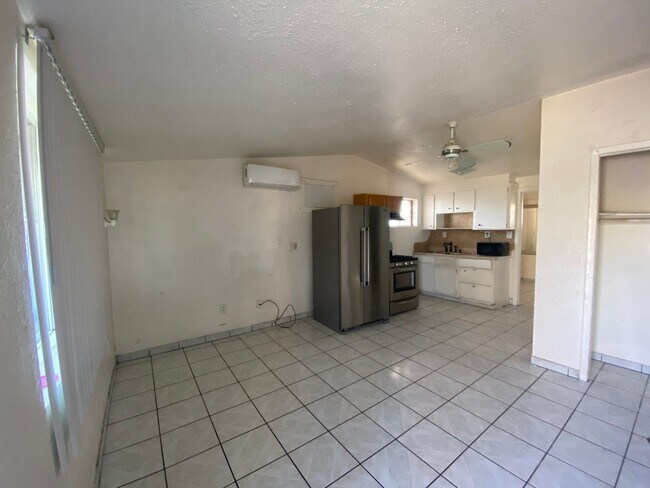 Photo - 575 N Delaware St