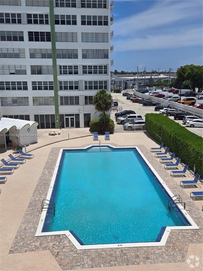 Building Photo - 2100 Sans Souci Blvd Unit B305 Rental