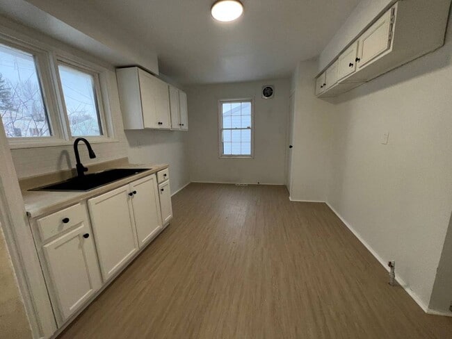 Building Photo - 3 bedroom Ranch home with LARGE basement - EDEN and CMHA section 8 available.