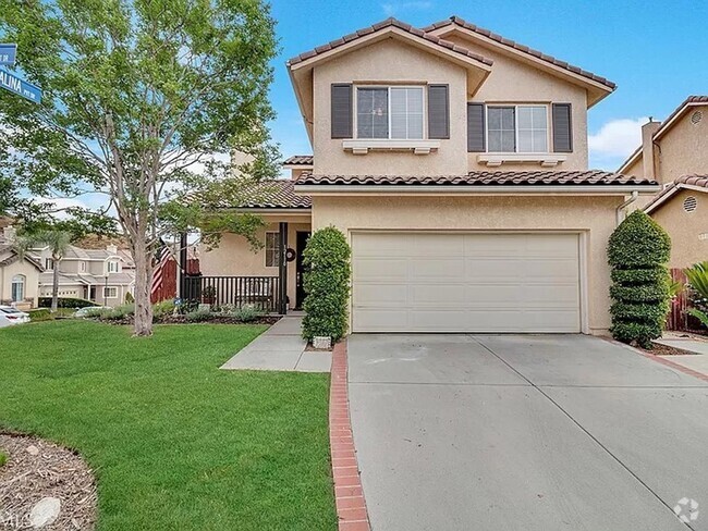 Building Photo - Spacious 3 Bedroom-2.5 Bath, - VIEWS! Fire... Rental