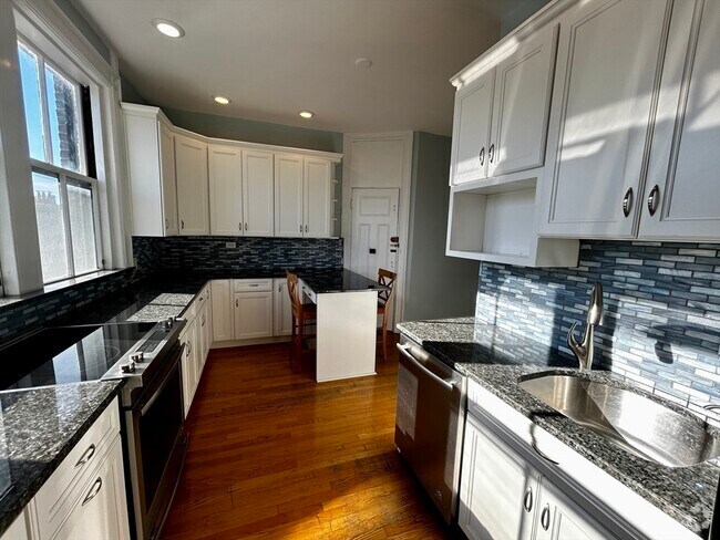 Building Photo - 259 Beacon St Unit 21 Rental
