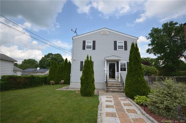 Building Photo - 258 Rakoczy Ave Unit 2nd Floor