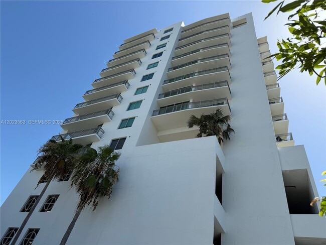 Building Photo - 2021 SW 3rd Ave Unit 902