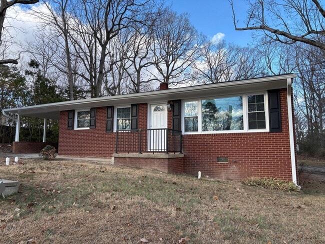 Building Photo - 3 BED, 1 BATH BRICK HOME LOCATED IN ASHEBORO