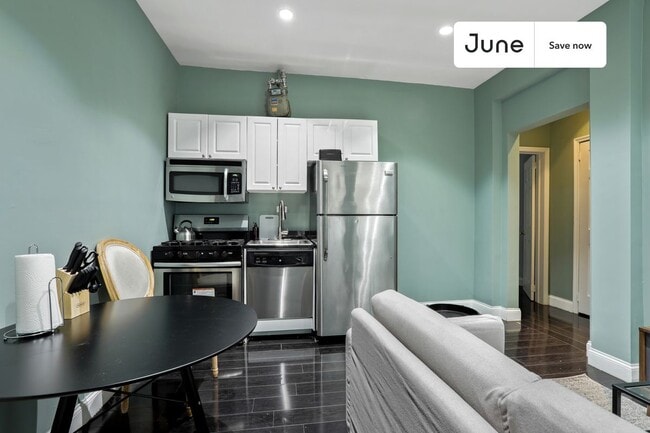 Photo - 23 E 109th St