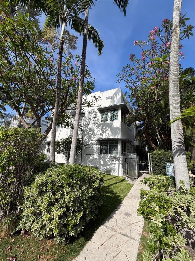 Building Photo - 1551 Meridian Ave Unit 202
