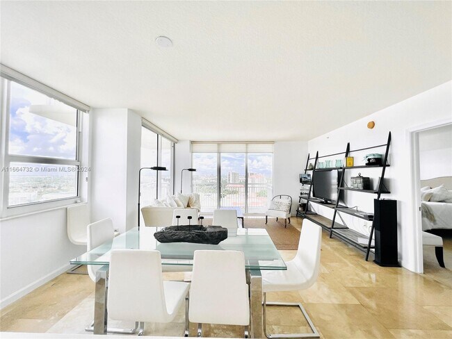 Photo - 19501 W Country Club Dr Unidad #2313