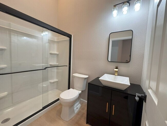 Photo - 418 S Commercial St Unidad Apt 203