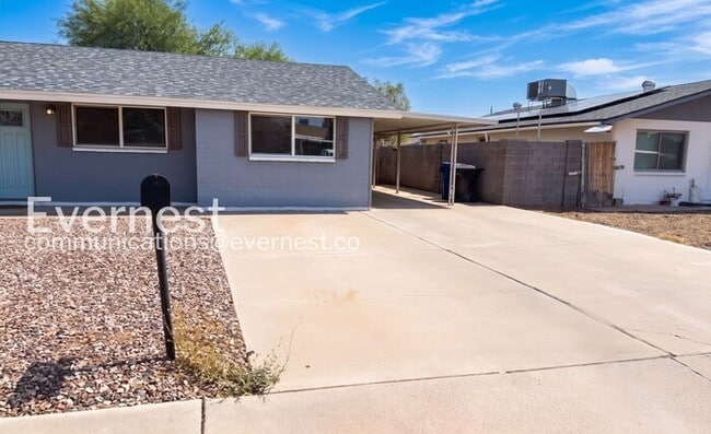 Building Photo - 3-Bed/2-Bath Home/ Pet Friendly/Available Now!