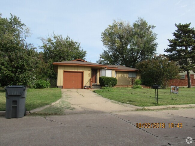 Building Photo - GREAT STARTER HOME!! PETS NEGOTIABLE WITH ...