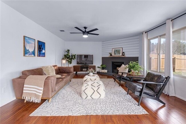 Photo - 11007 Applewood Dr