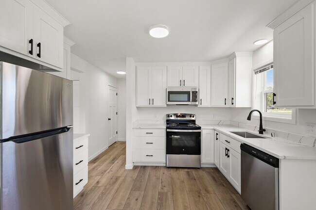 424 E Union St, Lone Rock, WI 53556