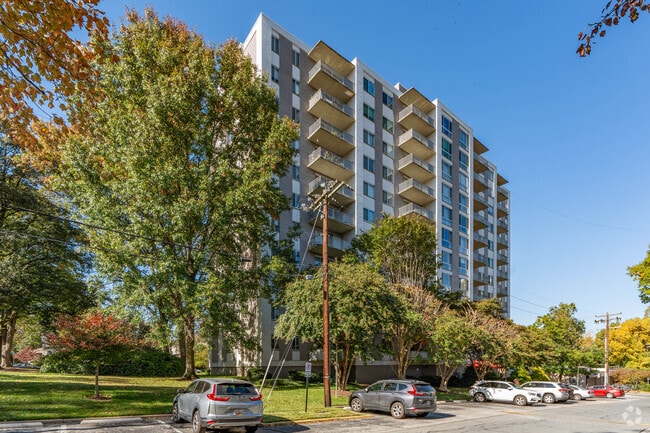 4977 Battery Ln - Whitehall Condominium