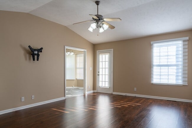 Photo - 102 Brandi Ct