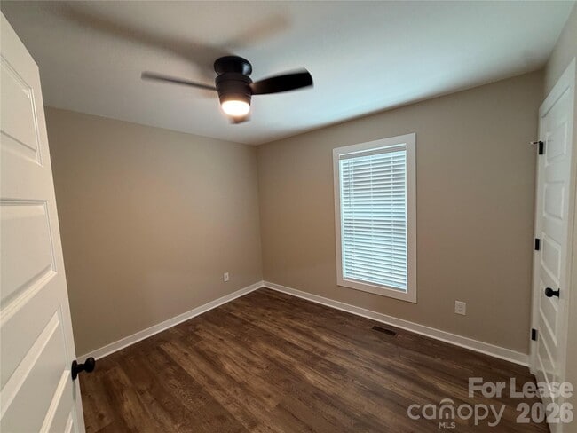 Photo - 626 W Bell St