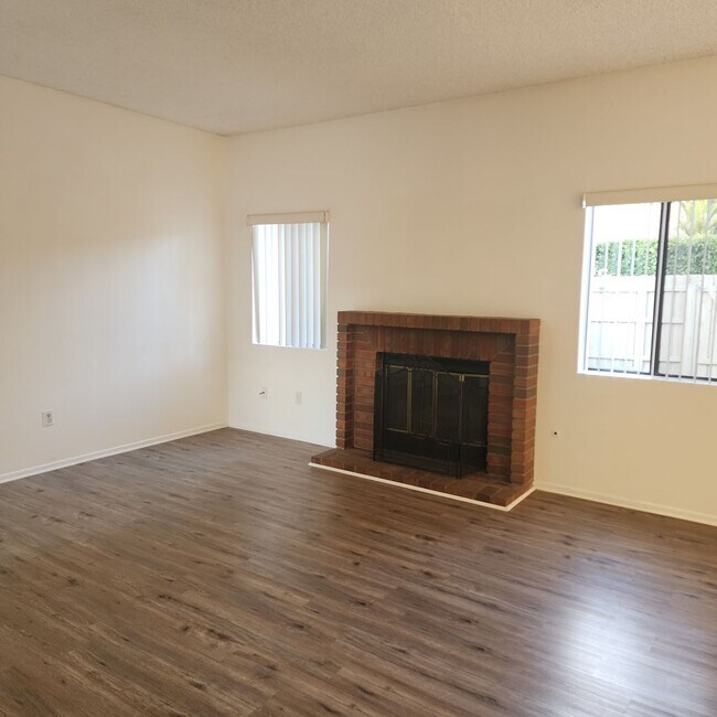 Photo - West End Ventura 3 bedroom townhome with attached garage and spacious yard