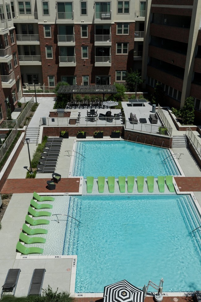 Central Square at Frisco Apartments For Rent in Frisco, TX