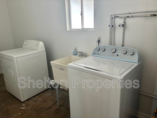 Photo - 1041 W 18th St