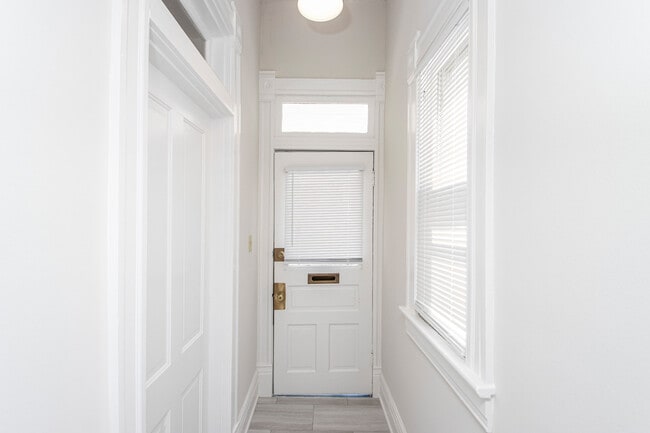 Photo - 112 S Pulaski St