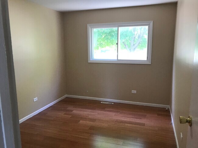 Photo - 524 Allanson Rd