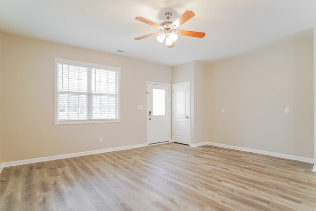 Photo - 2533 Friendly Trail