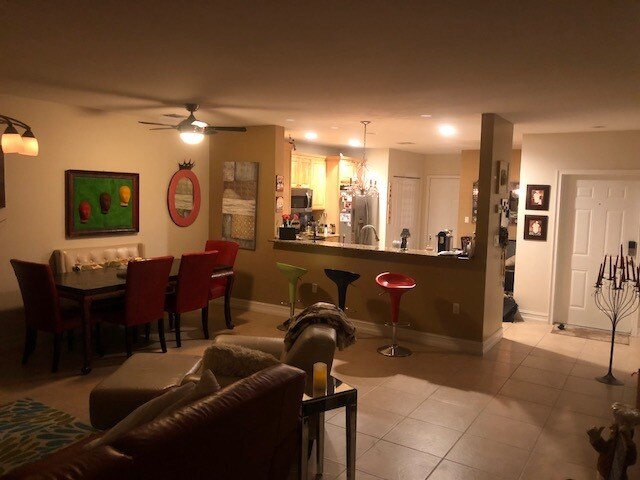 Sala de estar y cocina - 4412 Hidden Harbour Ter