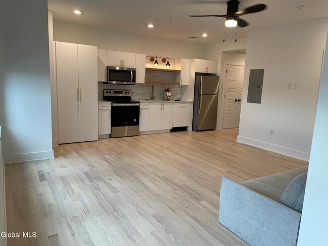 Photo - 385 Broadway Unidad 304