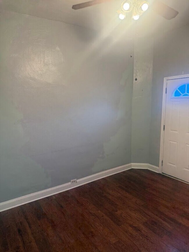 Photo - Recently Updated 2 Bedroom Unit In The Southside.  Available Immediately.