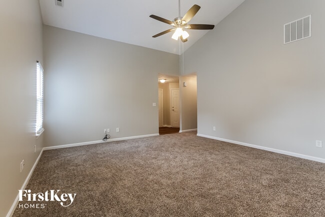 Photo - 1016 Central Park Blvd W