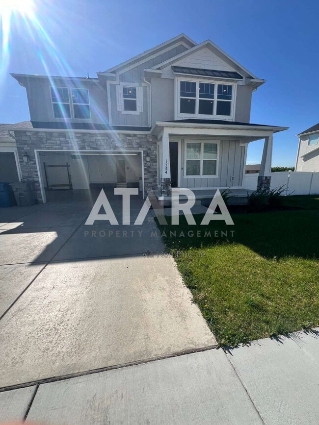 Photo - 1754 Oakwood Ln