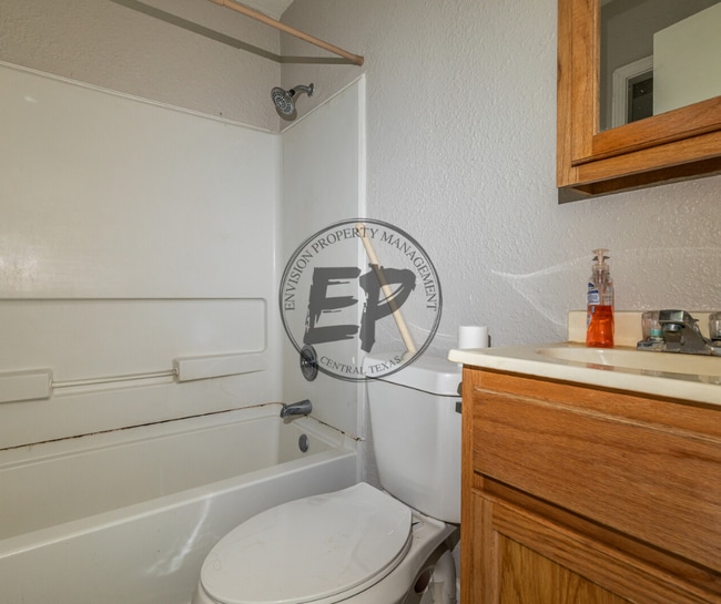 Photo - 911 E Craven Ave