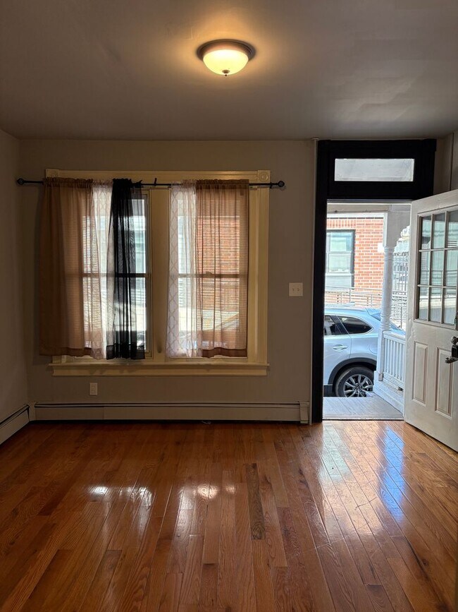 Photo - 948 W Maple St