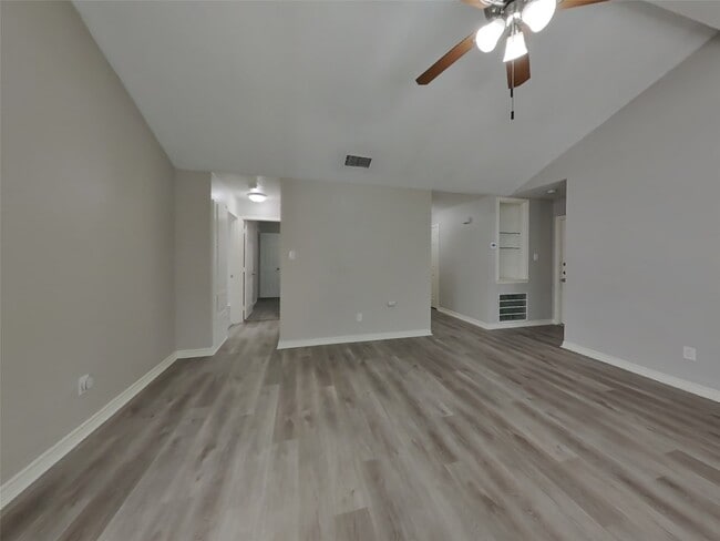 Photo - 2214 Townhall Ln