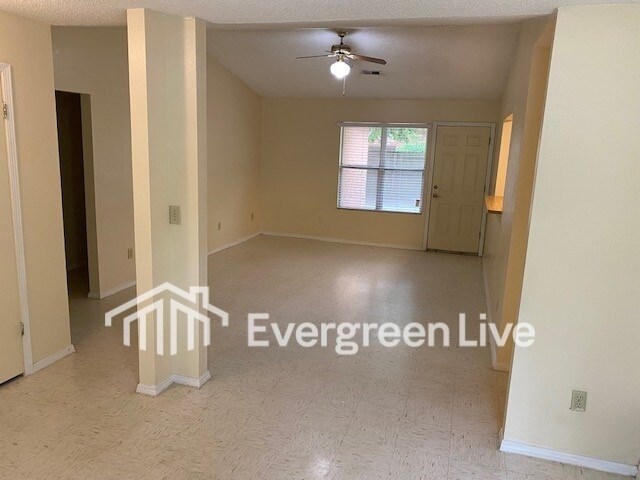 Photo - 102 Pembroke Ct