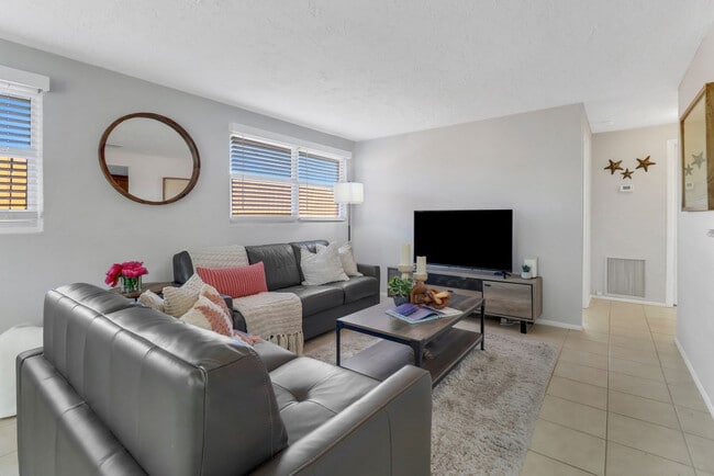 Photo - 751 100th Ave N Unidad SI ID1502608P