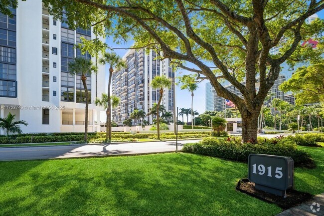 Building Photo - 1915 Brickell Ave Unit C1206 Rental