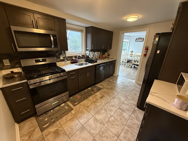 Building Photo - 915 Central Ave Unit 1 Rental