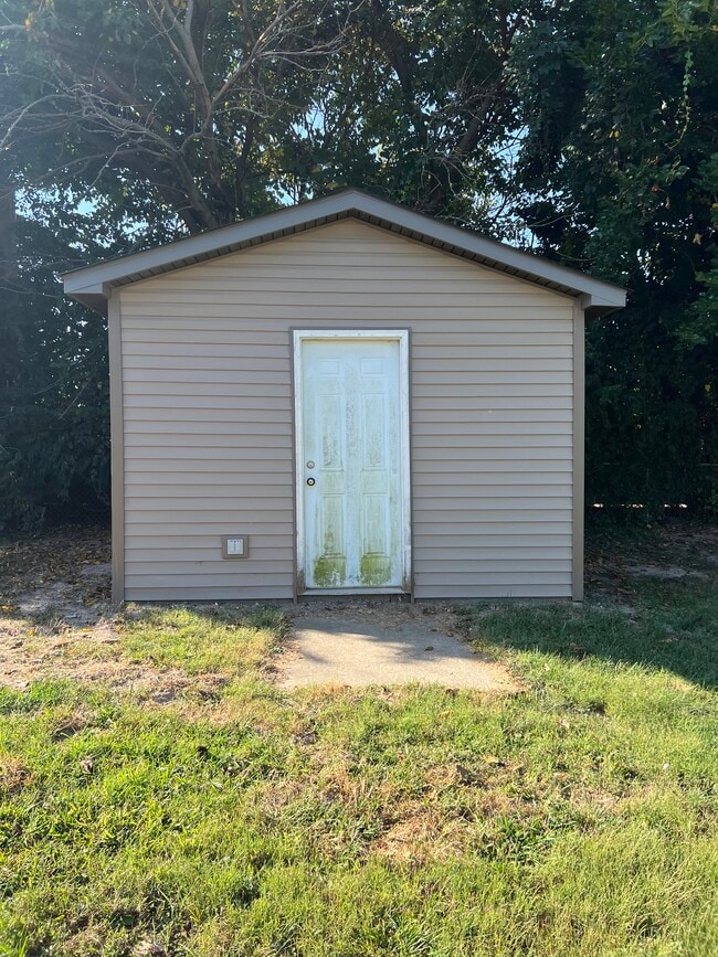Photo - 1025 N Main St
