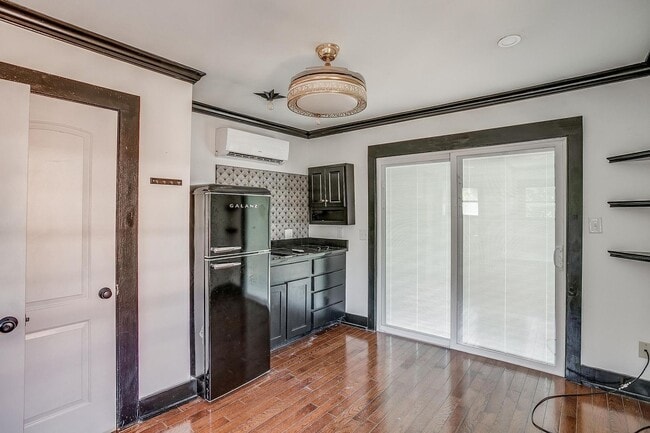 Photo - Efficiency Garage Apartment in the Histori...