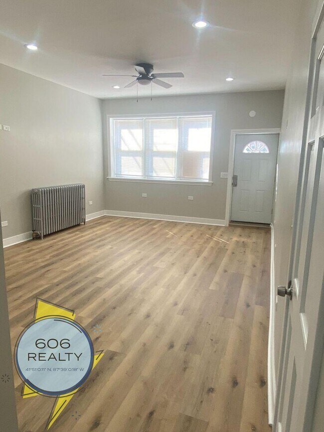 Building Photo - 1 bedroom in Chicago IL 60641 Unit 1