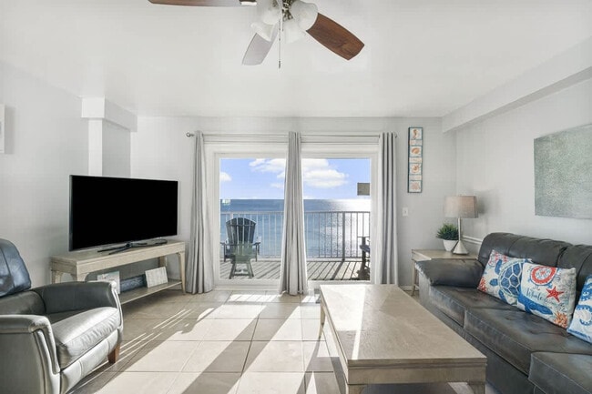 Building Photo - 8743 Thomas Dr