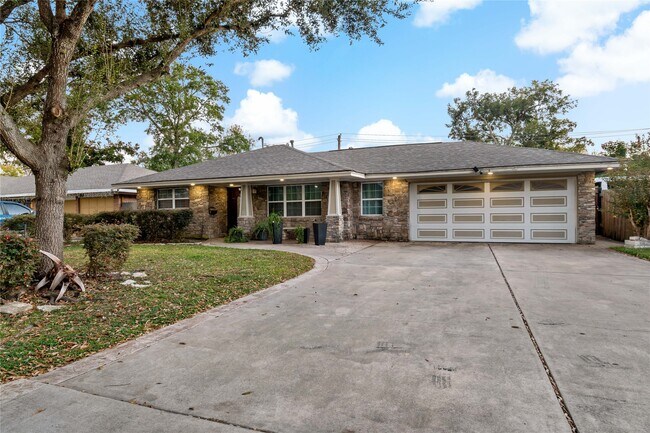 Photo - 5923 Moonmist Dr