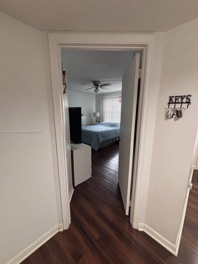 Photo - 500 SW 130th Terrace Unidad 203A