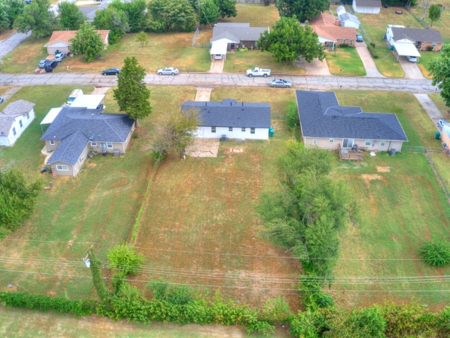 Photo - 8308 NE 33rd St