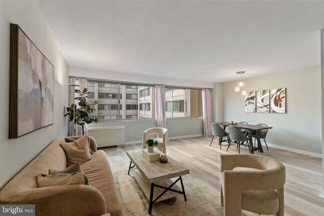 Photo - 4515 Willard Ave Unidad 1414S