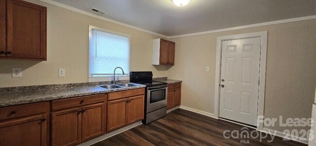 Photo - 730 Taylor St